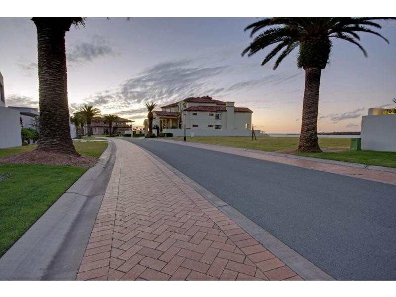 Sovereign Islands QLD 4216