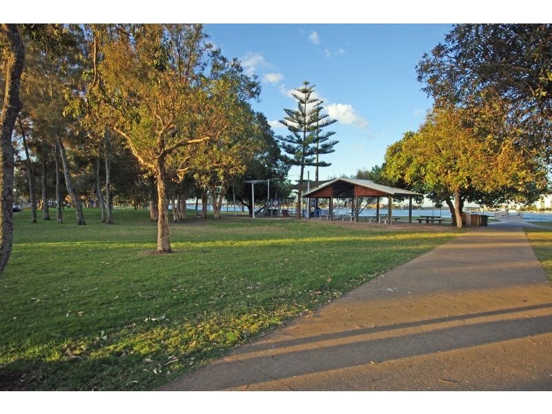 Sovereign Islands QLD 4216