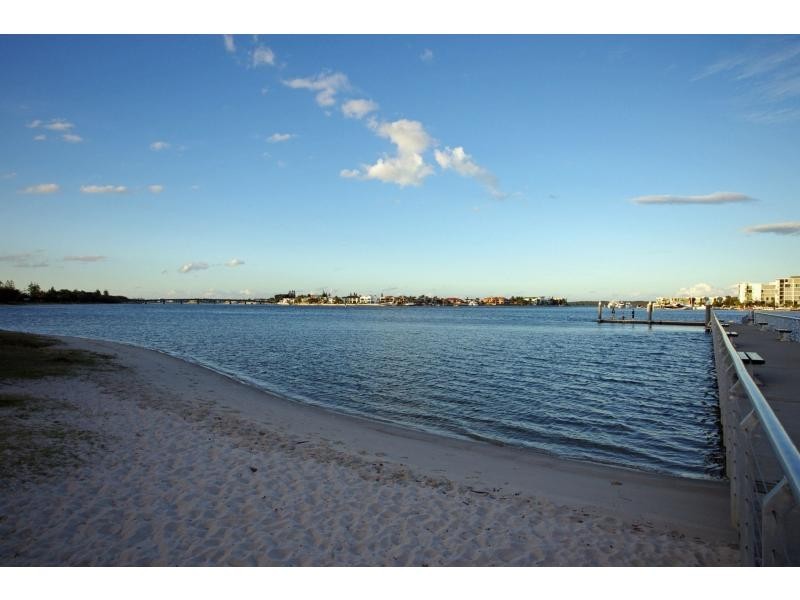 Sovereign Islands QLD 4216