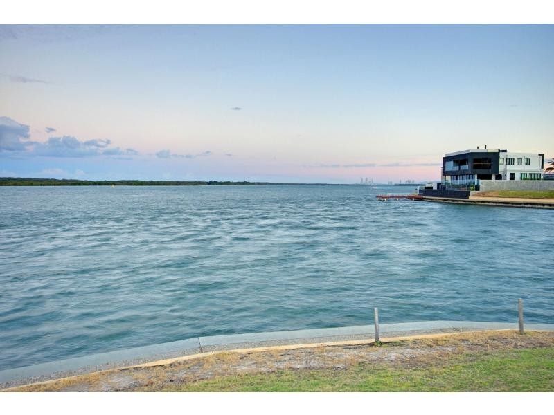 Sovereign Islands QLD 4216