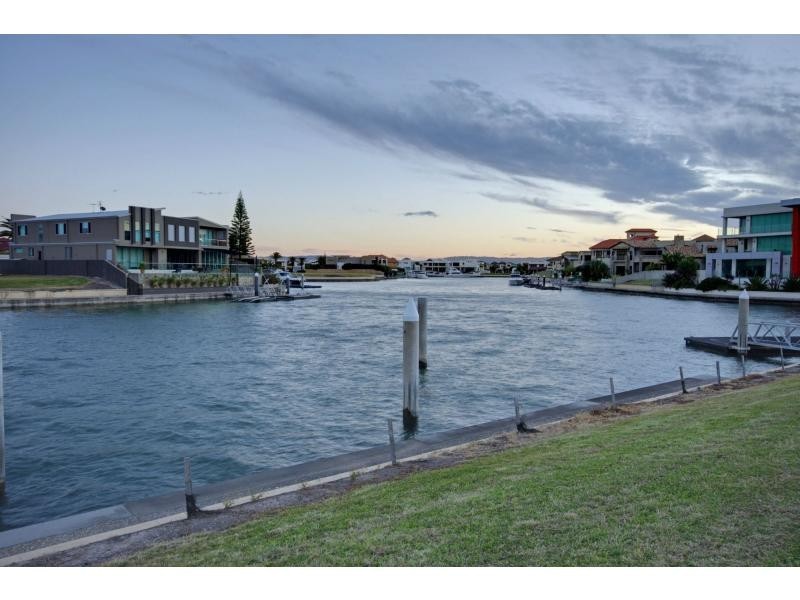 Sovereign Islands QLD 4216