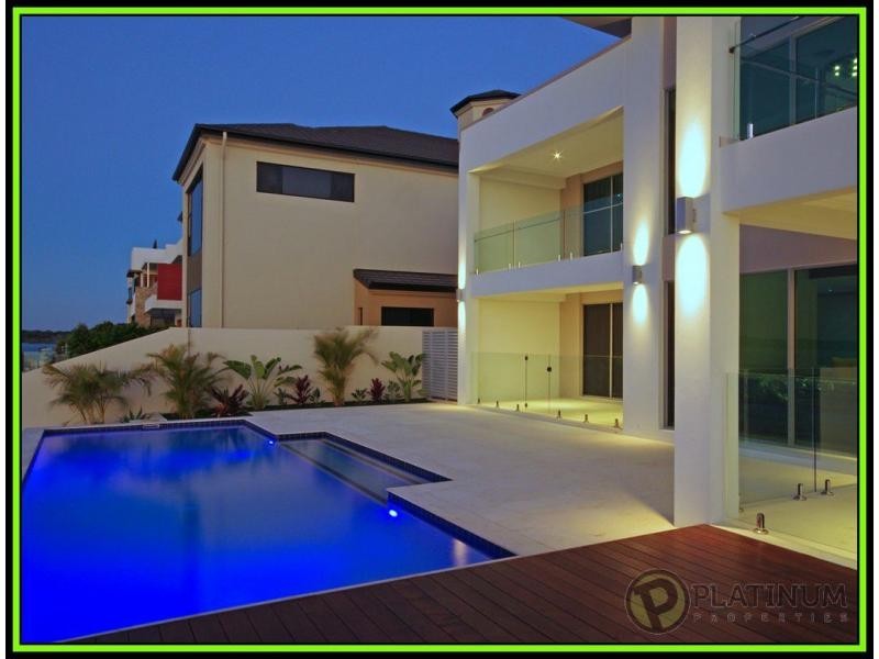 Sovereign Islands QLD 4216