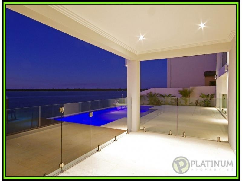 Sovereign Islands QLD 4216