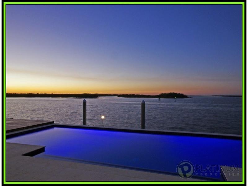 Sovereign Islands QLD 4216