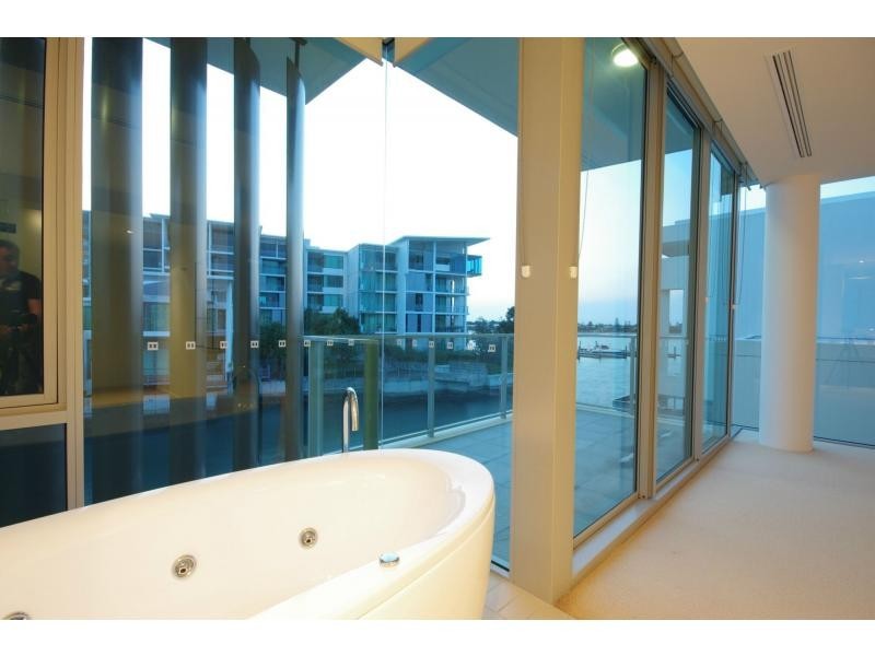 Paradise Point QLD 4216