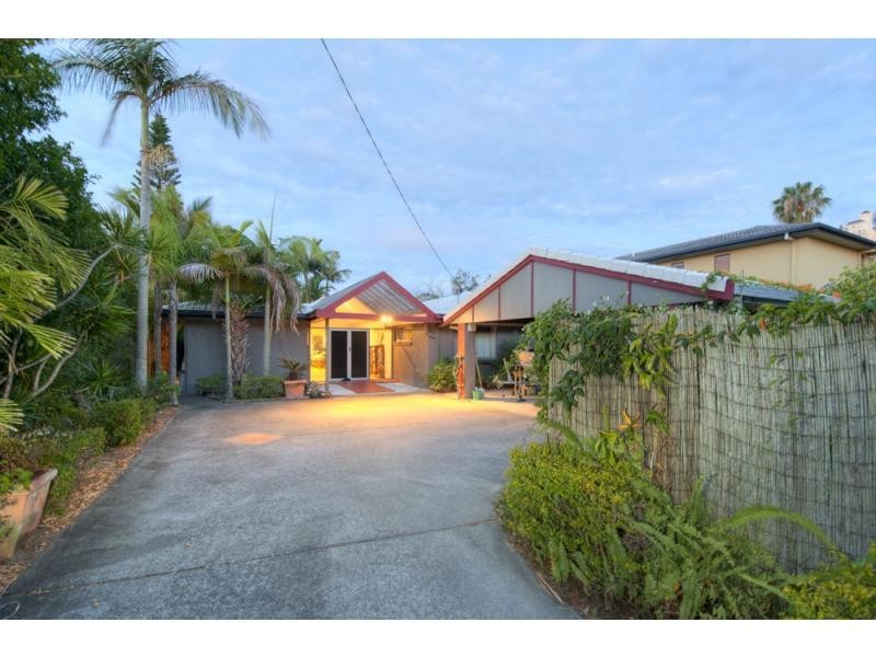 Broadbeach Waters QLD 4218