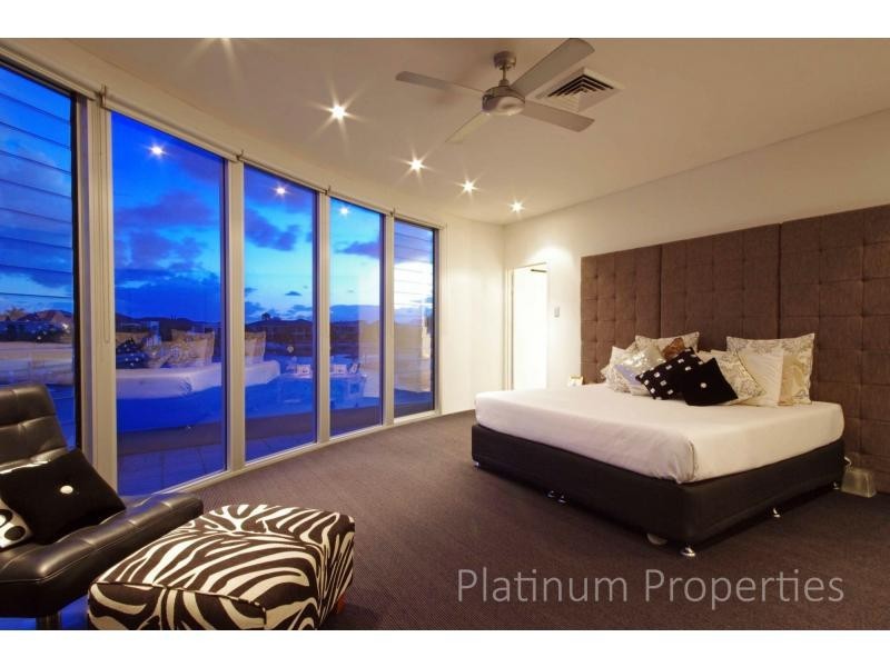 Sovereign Islands QLD 4216