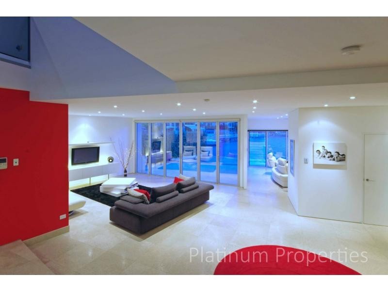 Sovereign Islands QLD 4216