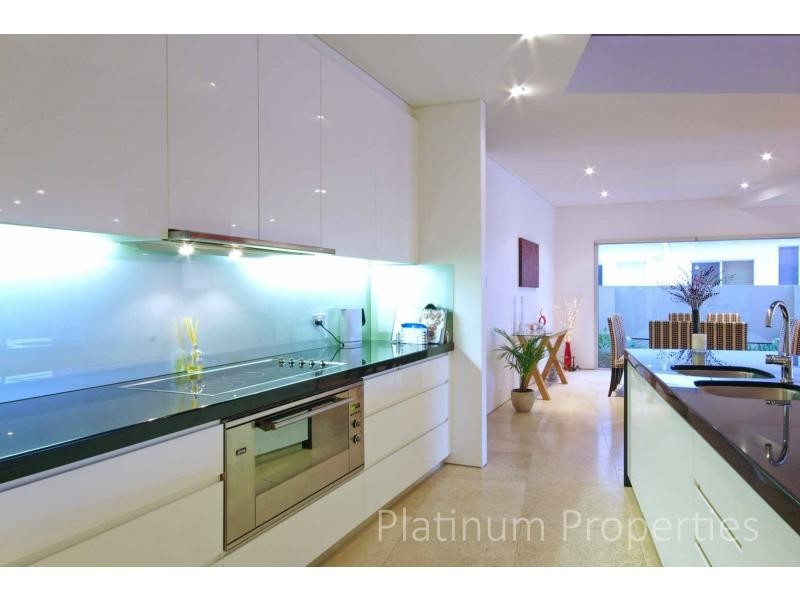 Sovereign Islands QLD 4216