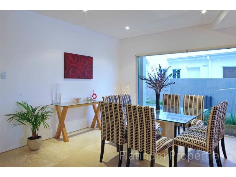 Sovereign Islands QLD 4216