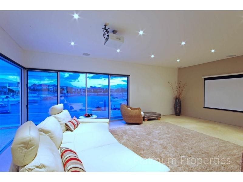 Sovereign Islands QLD 4216