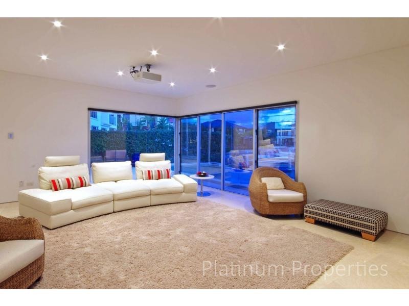 Sovereign Islands QLD 4216