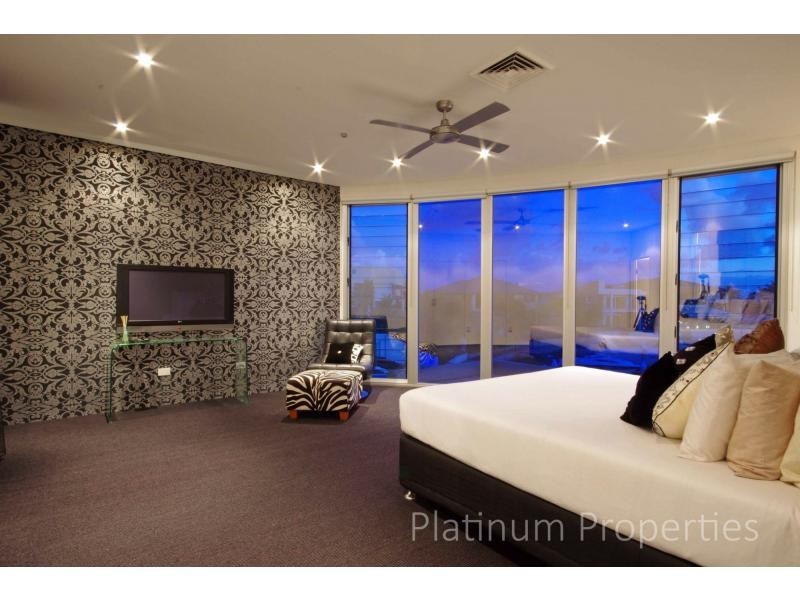 Sovereign Islands QLD 4216