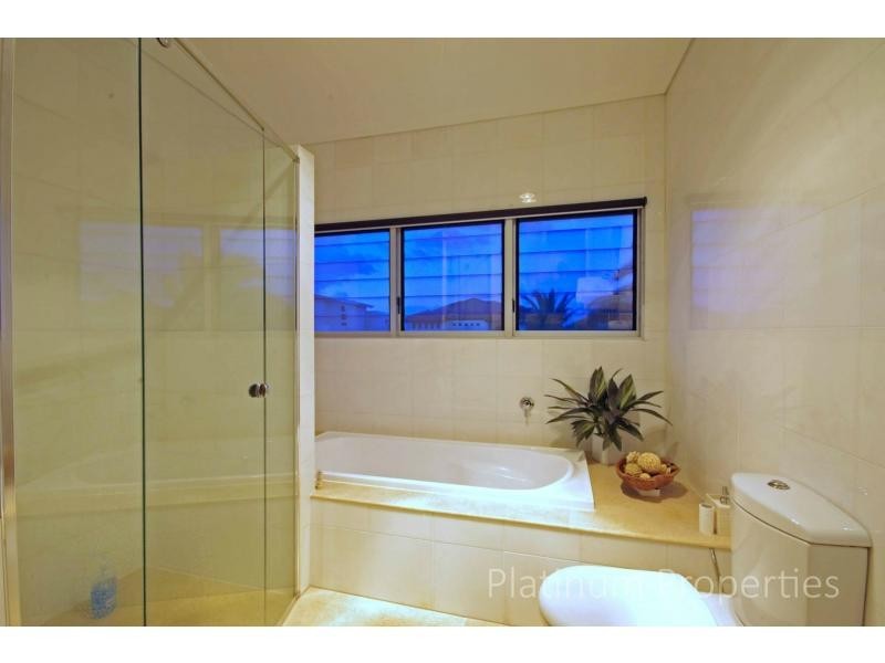 Sovereign Islands QLD 4216