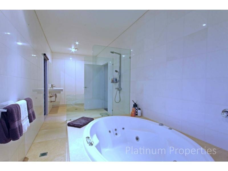 Sovereign Islands QLD 4216