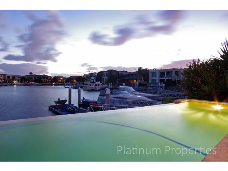 Sovereign Islands QLD 4216