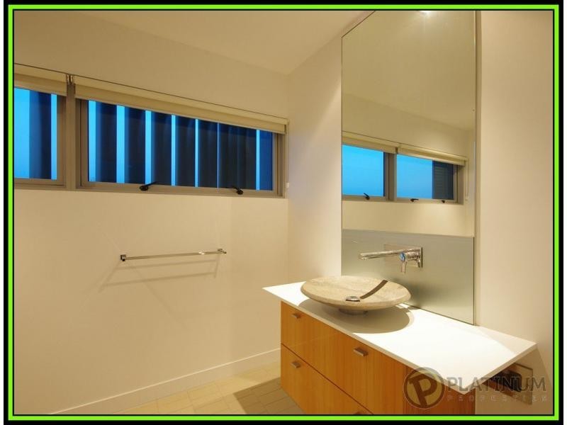 Paradise Point QLD 4216