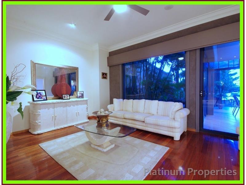 Sovereign Islands QLD 4216