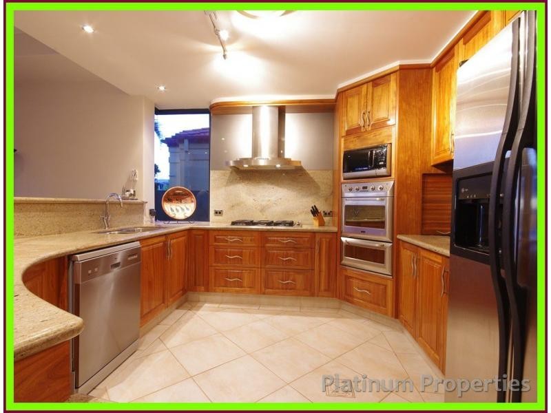 Sovereign Islands QLD 4216