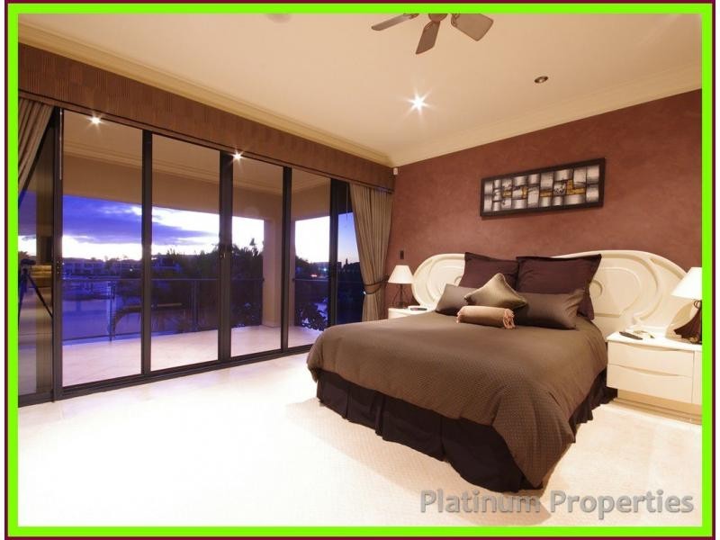 Sovereign Islands QLD 4216