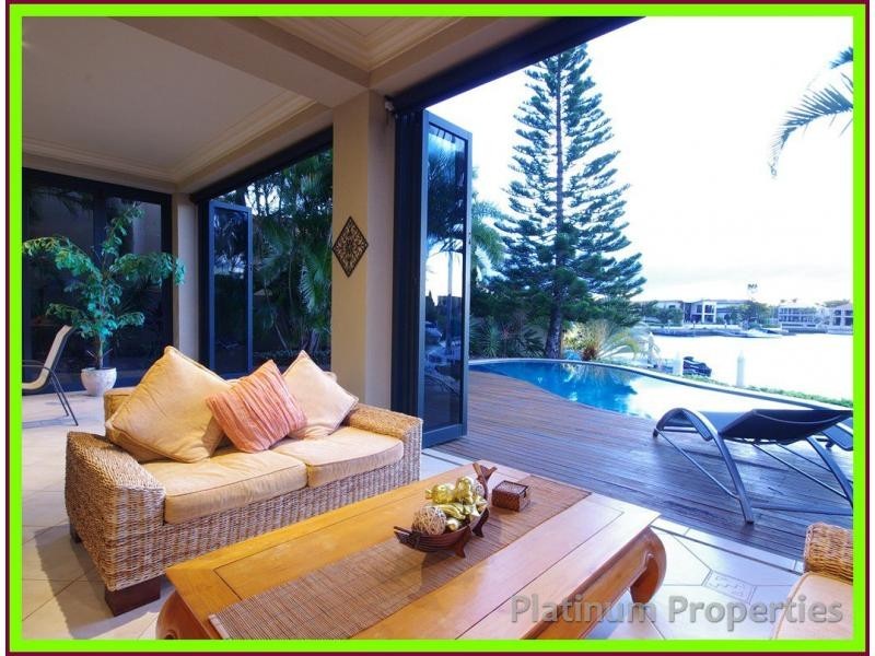 Sovereign Islands QLD 4216