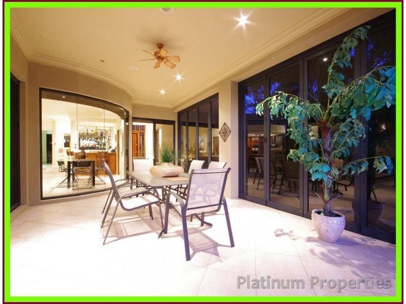 Sovereign Islands QLD 4216