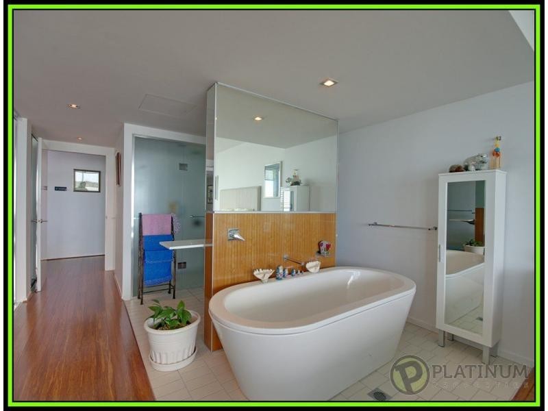 Paradise Point QLD 4216