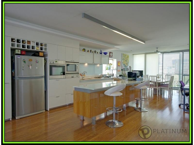 Paradise Point QLD 4216