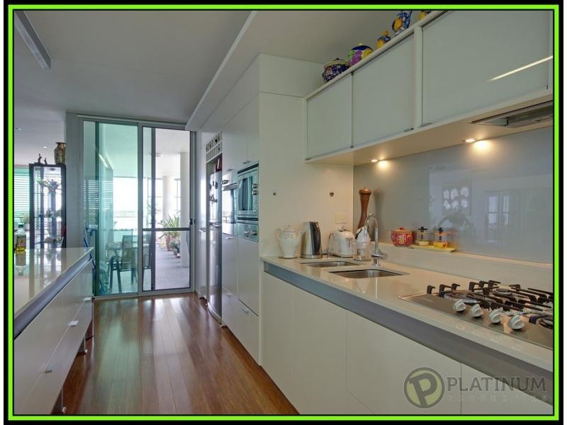 Paradise Point QLD 4216