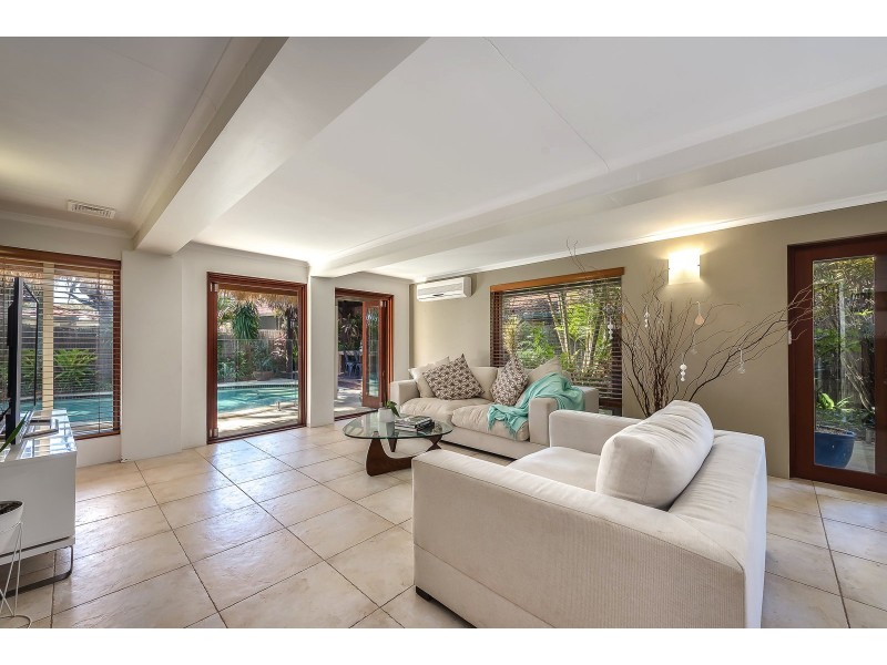 63 Errol Ave, Paradise Point QLD 4216