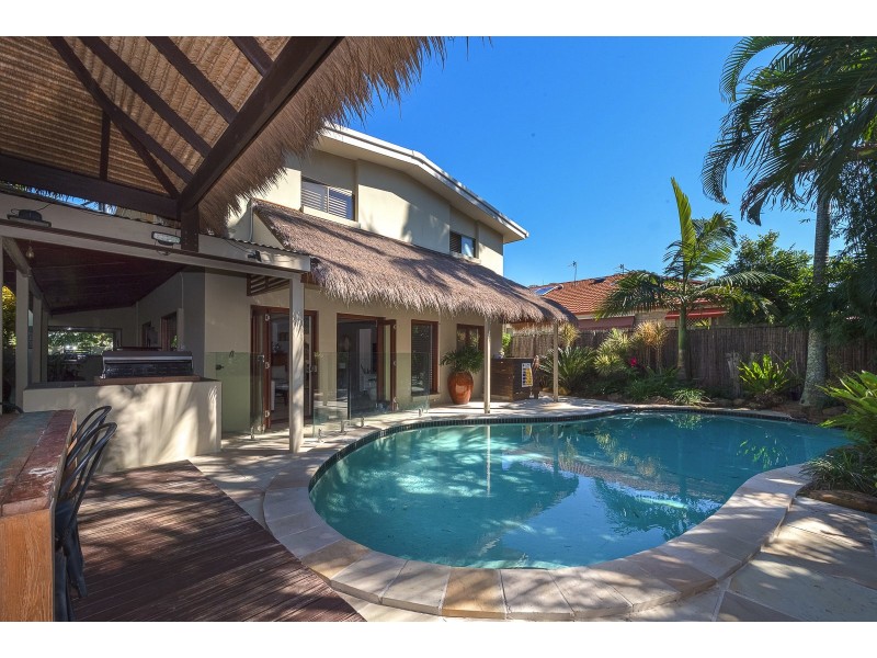 63 Errol Ave, Paradise Point QLD 4216