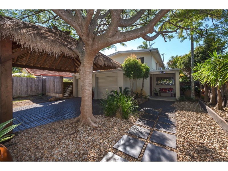 63 Errol Ave, Paradise Point QLD 4216