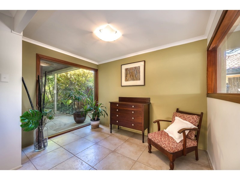 63 Errol Ave, Paradise Point QLD 4216