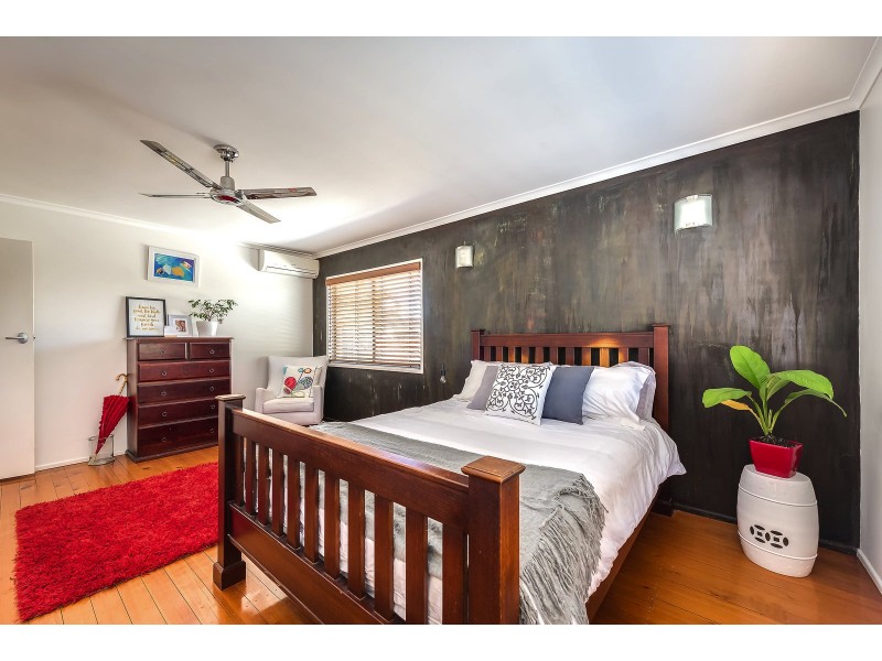 63 Errol Ave, Paradise Point QLD 4216