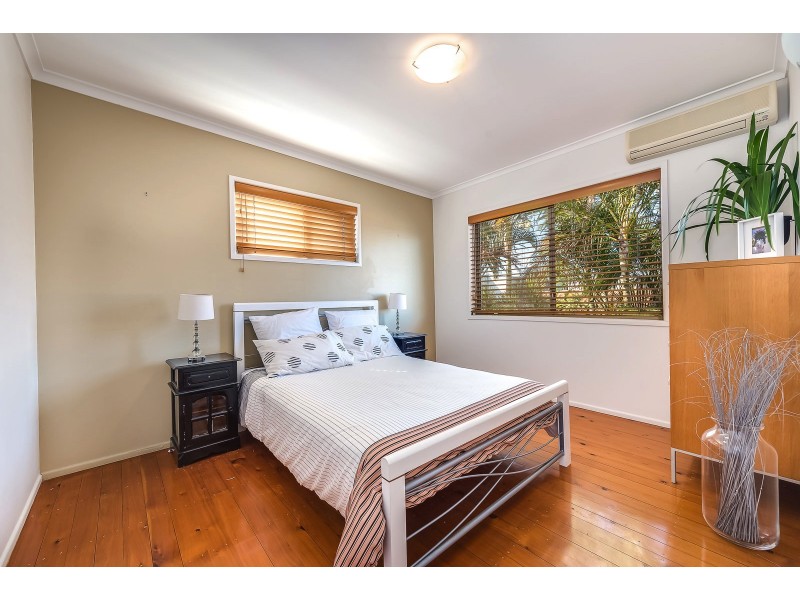 63 Errol Ave, Paradise Point QLD 4216