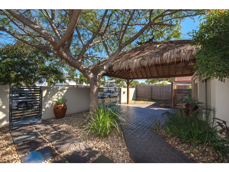 63 Errol Ave, Paradise Point QLD 4216