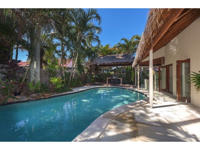63 Errol Ave, Paradise Point QLD 4216