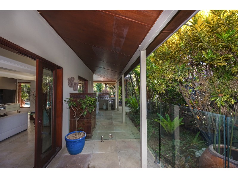 63 Errol Ave, Paradise Point QLD 4216