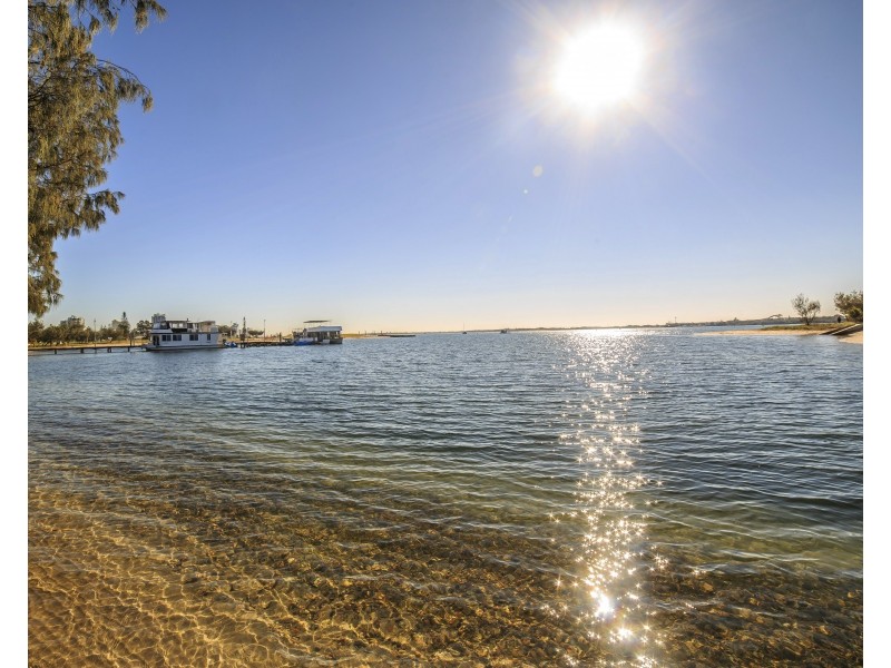 215/132 Marine Parade, Southport QLD 4215