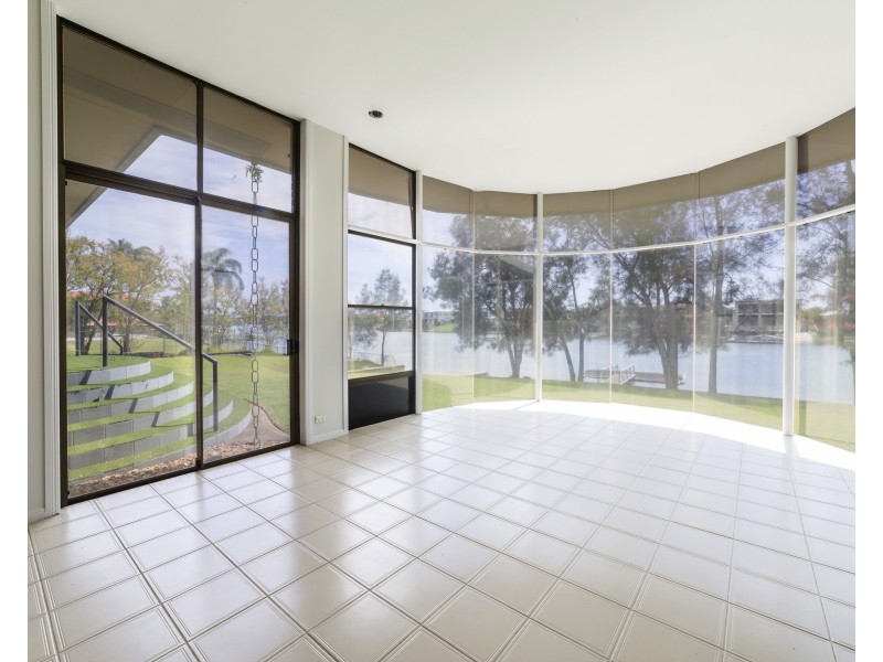 8-16 Riverbend Avenue, Carrara QLD 4211