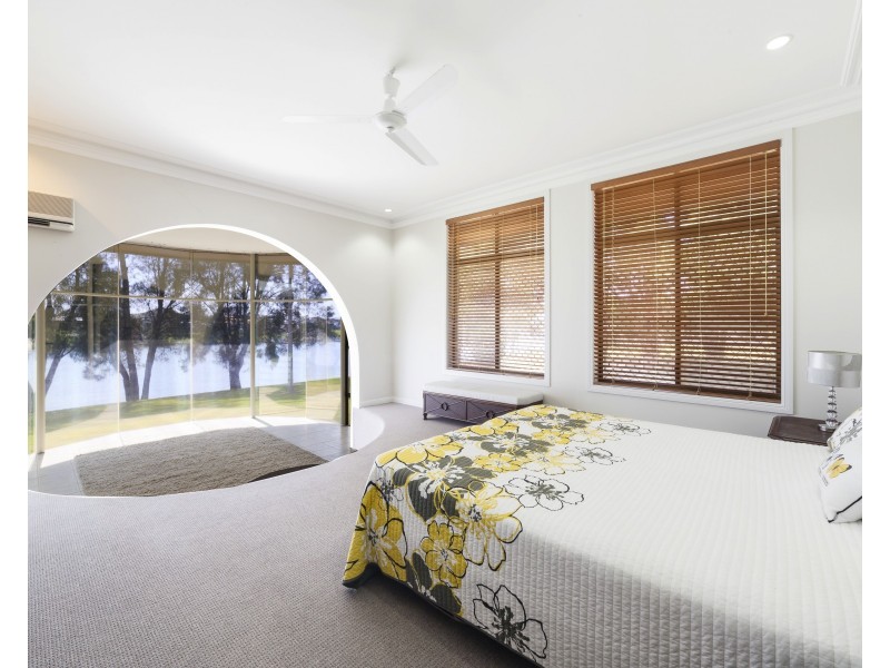 8-16 Riverbend Avenue, Carrara QLD 4211