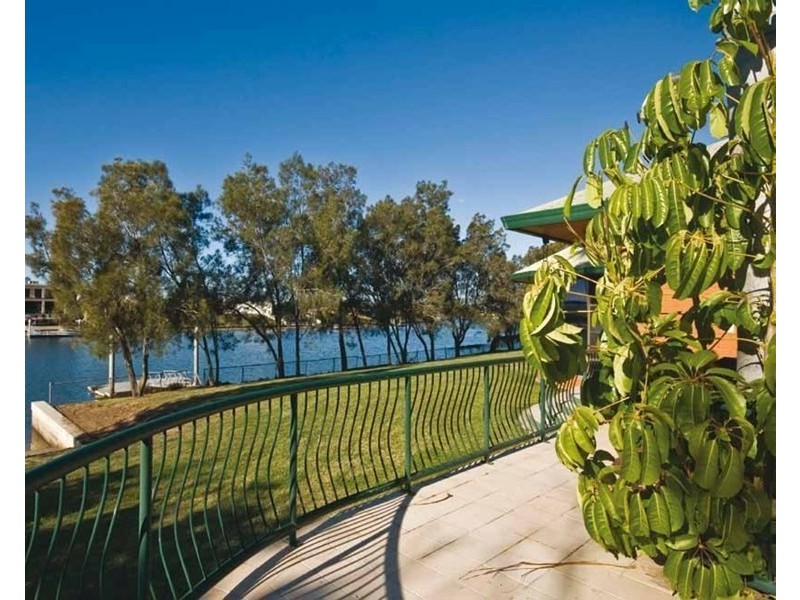 8-16 Riverbend Avenue, Carrara QLD 4211