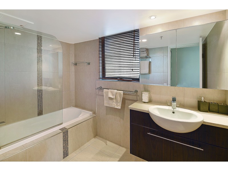 16/4 Thornton Street, Surfers Paradise QLD 4217