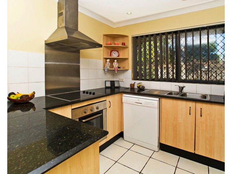 1/129 Muir Street, Labrador QLD 4215