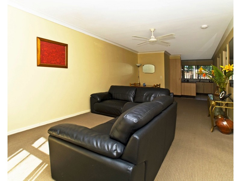 1/129 Muir Street, Labrador QLD 4215