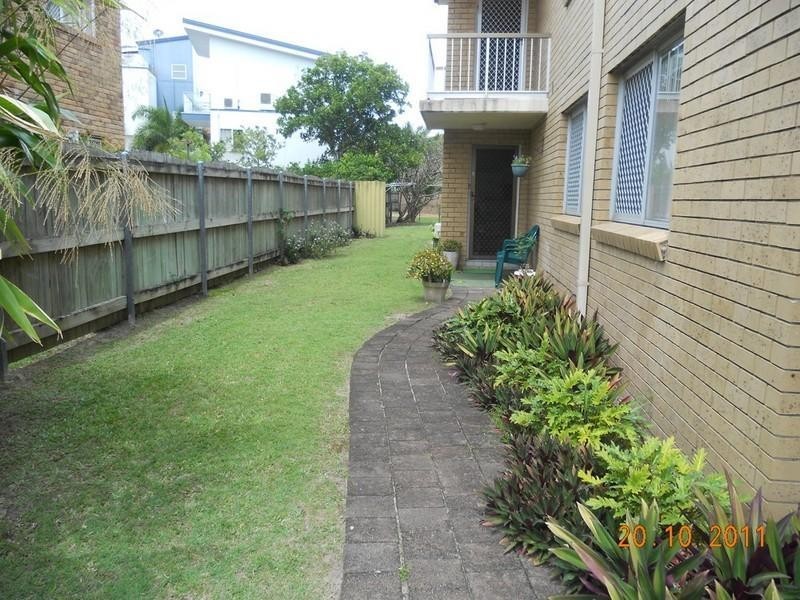 2/24 Madang Crescent, Runaway Bay QLD 4216