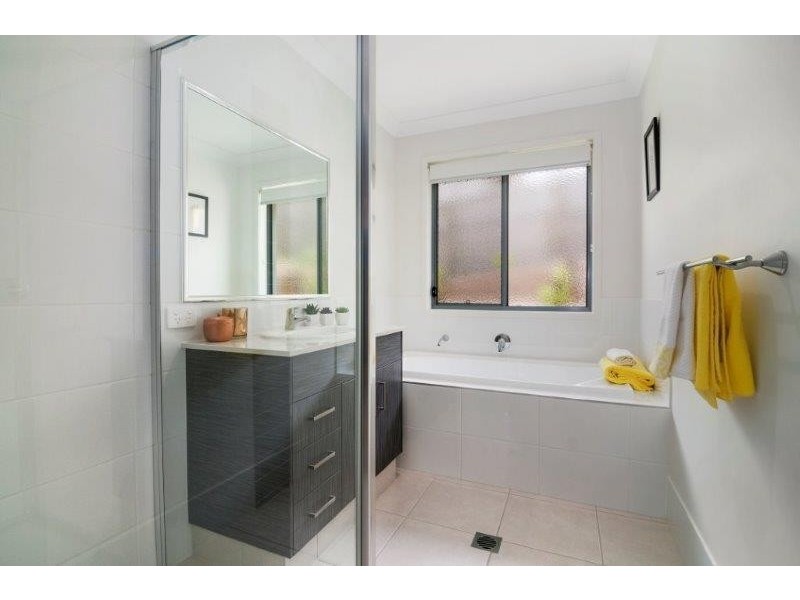 1/4 Mangano Ct, Yarrabilba QLD 4207