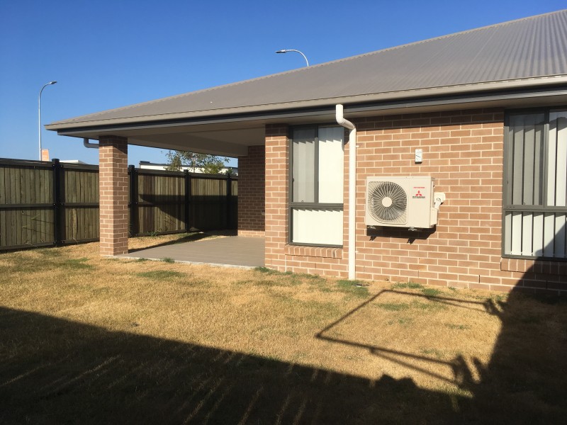 1/4 Mangano Ct, Yarrabilba QLD 4207