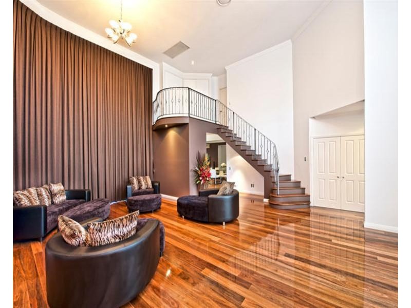 60 Edinburgh Road, Benowa QLD 4217