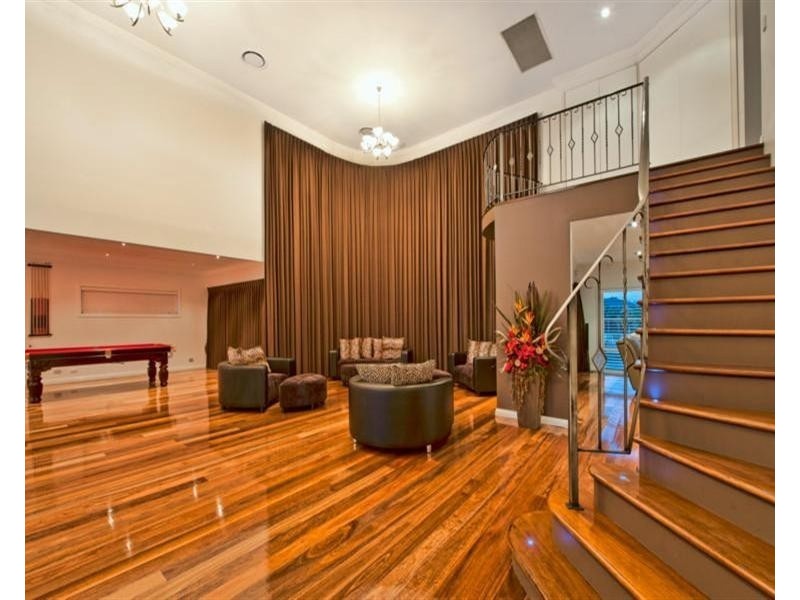 60 Edinburgh Road, Benowa QLD 4217